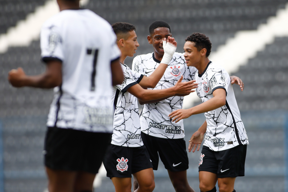 Jogadores do Corinthians comemorando o gol marcado sobre o Juventus