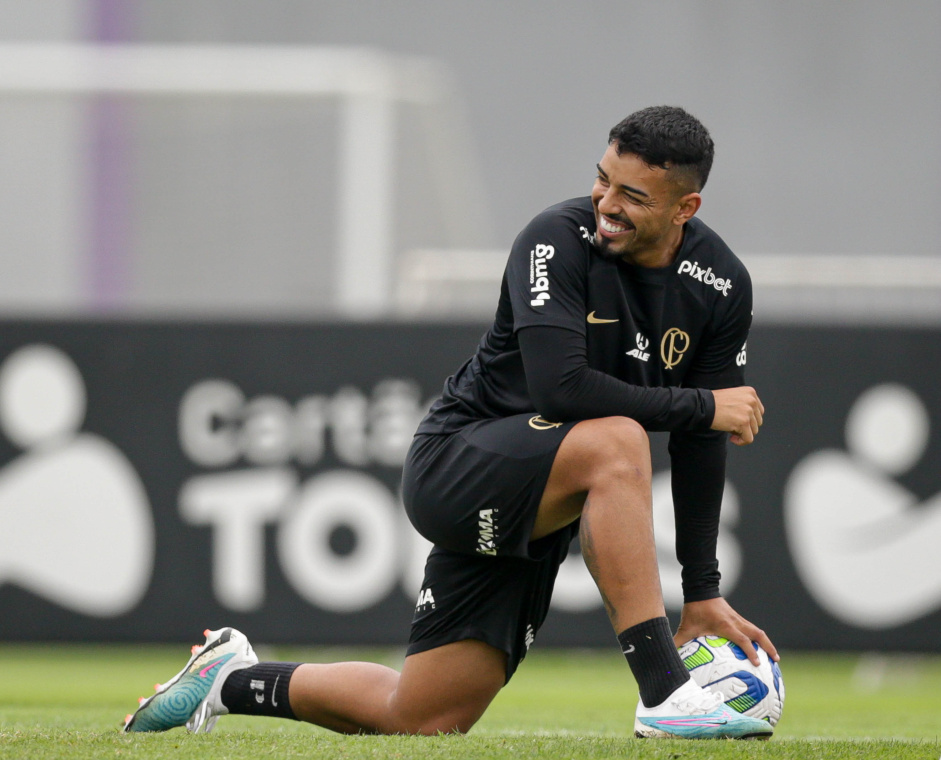 Matheus Bidu est afastado dos treinos do Corinthians, mas pode ganhar nova chance com chegada de comisso tcnica