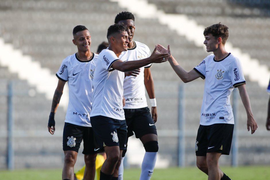 Corinthians goleou o Unio Mogi e assegurou a primeira posio do seu grupo no Paulista Sub-20
