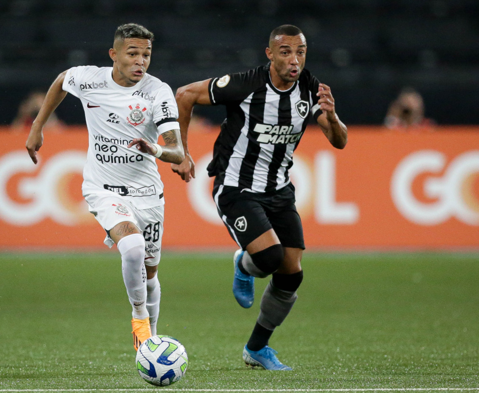 Adson durante partida do Corinthians com o Botafogo, pelo Brasileiro 2023