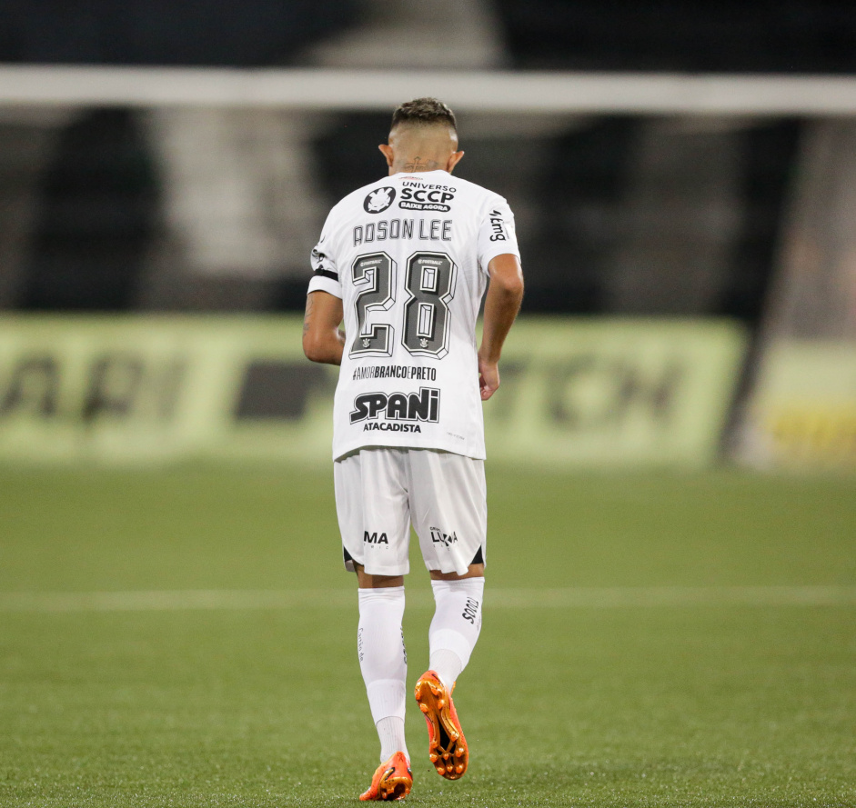 Adson em campo na partida do Corinthians com o Botafogo, pelo Brasileiro 2023