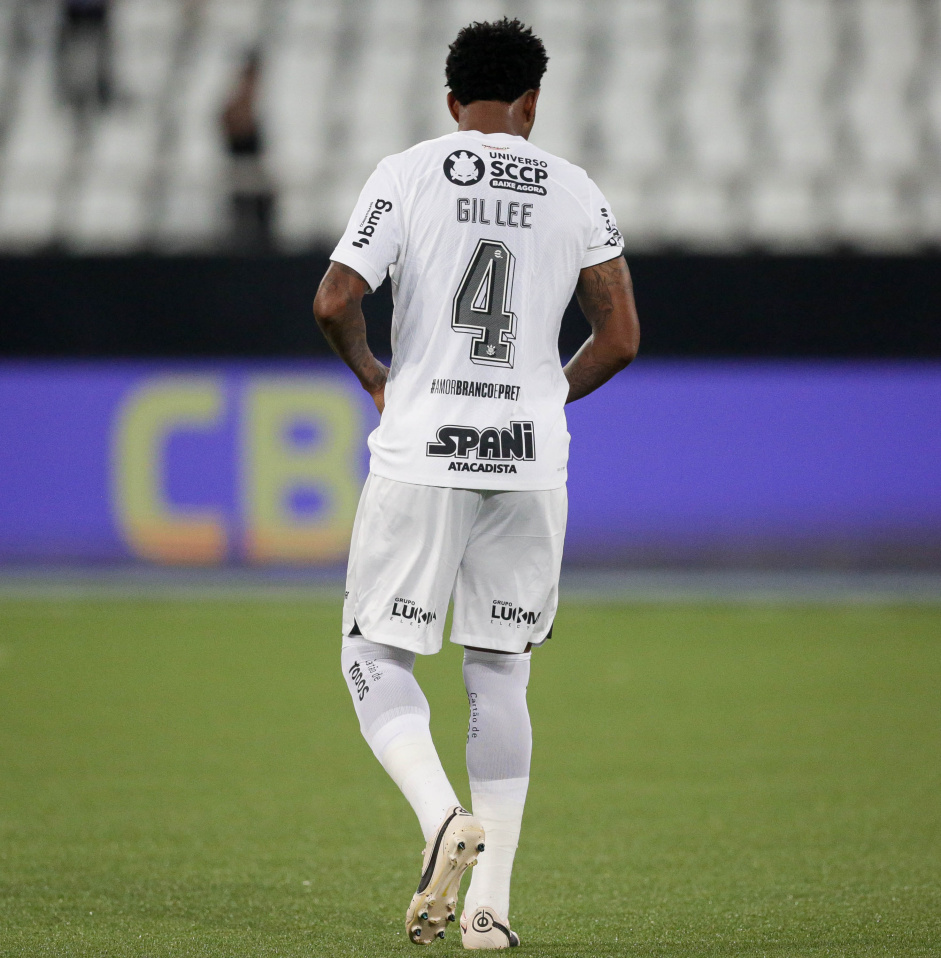 Gil durante partida do Corinthians com o Botafogo, pelo Brasileiro 2023