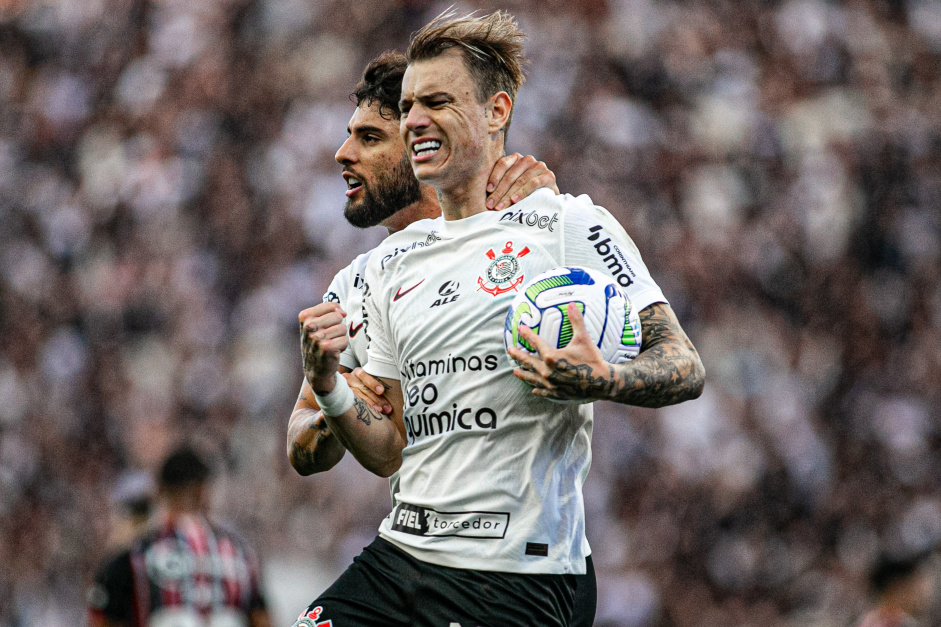 Rger Guedes e Yuri Alberto comemoram gol sobre o So Paulo