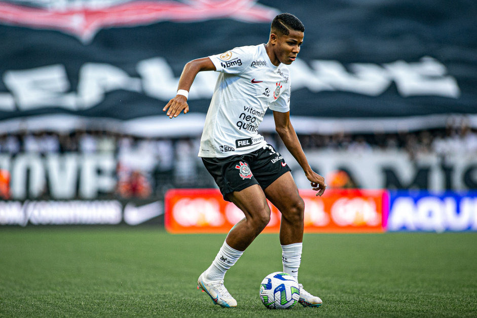 Corinthians estende contrato de Wesley