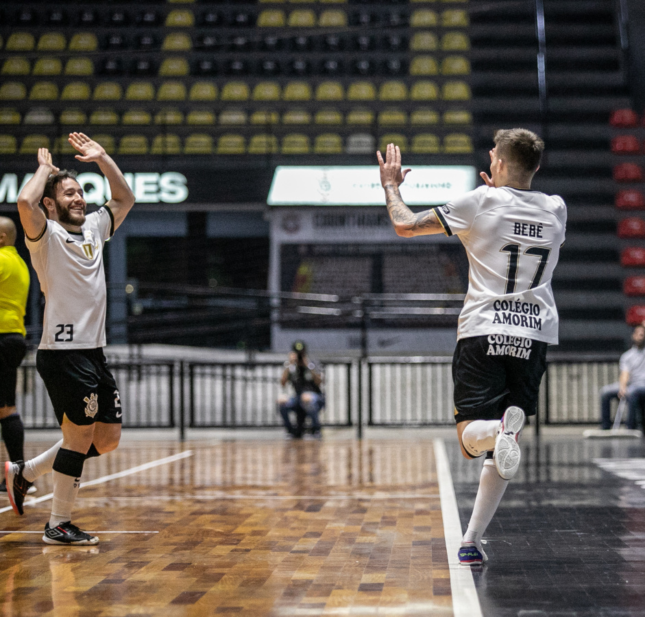 Renan Bazzo e Beb em jogo do Corinthians contra o Aroeira