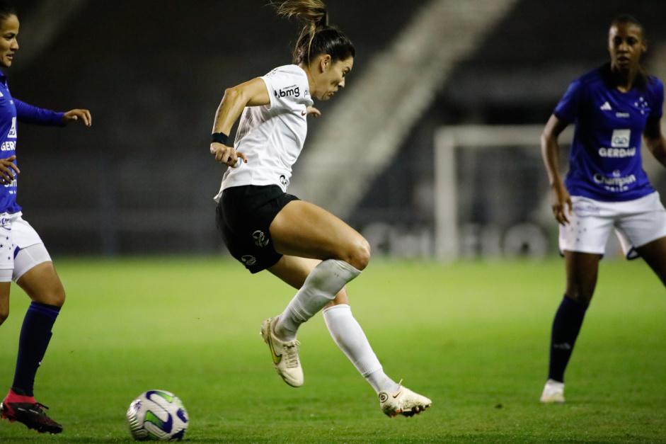 Gabi Zanotti Jheniffer durante a partida diante do Cruzeiro pelo Brasileiro Feminino