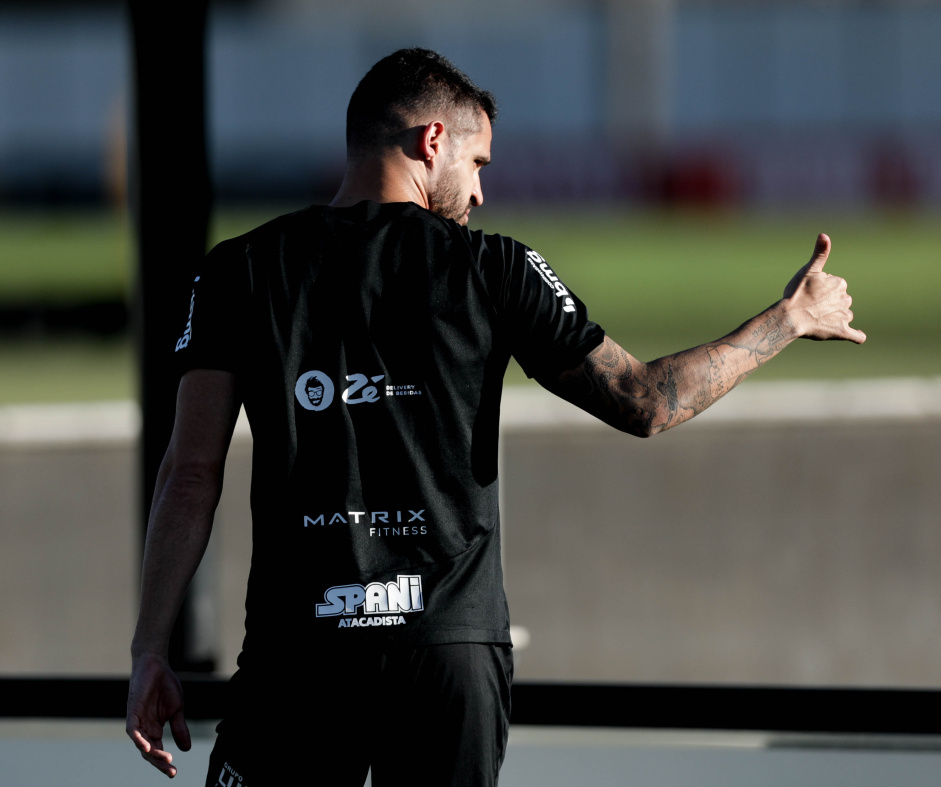 Corinthians treinou nesta tera-feira apenas com os jogadores que no viajaram para o Peru