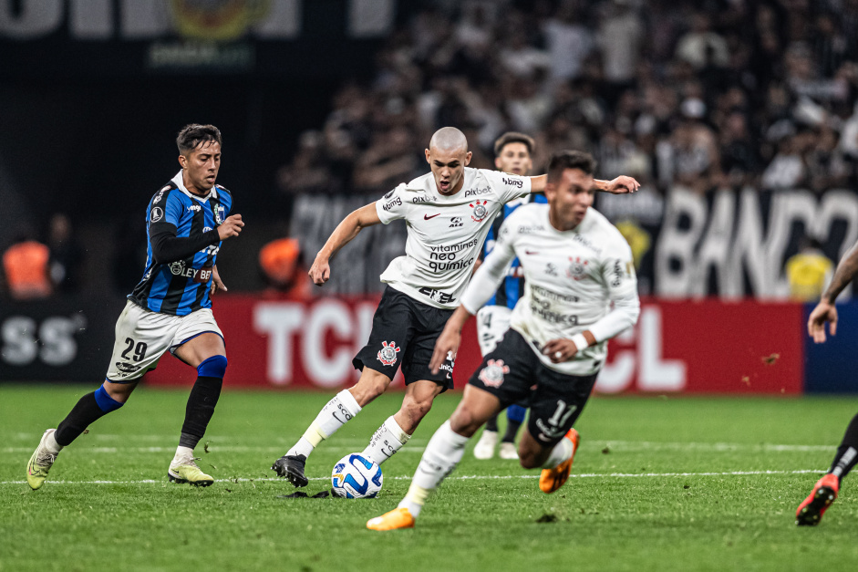 Gabriel Moscardo fez seu primeiro jogo pelo profissional do Corinthians nesta quarta-feira