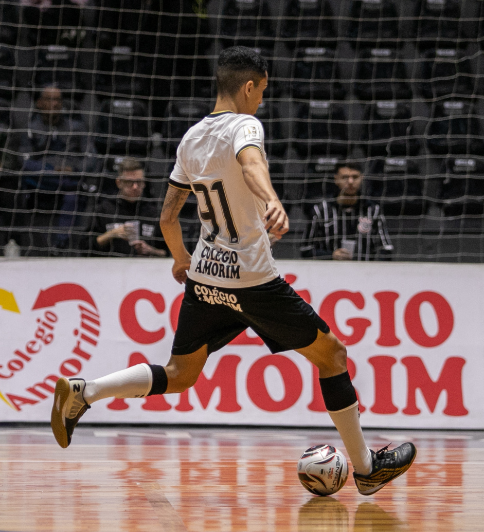 Vitinho durante jogo entre Corinthians e Bragana pelo Paulista de Futsal