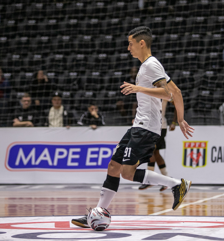 Vitinho durante jogo entre Corinthians e Bragana pelo Paulista de Futsal