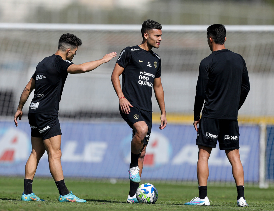 Róger Guedes é anunciado oficialmente pelo Al-Rayyan, do Qatar - Lance!