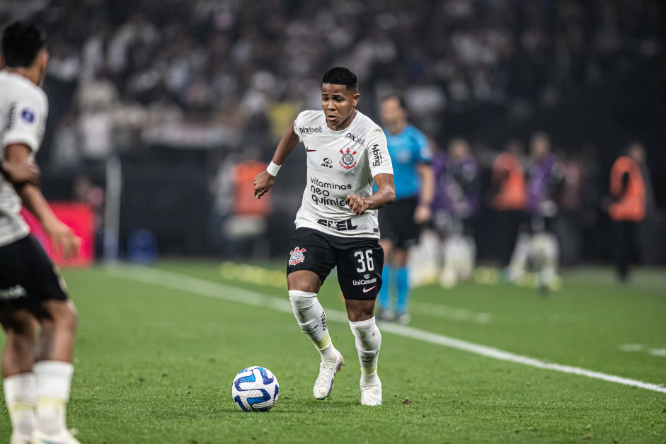 Wesley em ao pelo Corinthians no jogo pela Sul-Americana