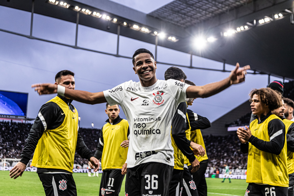 Wesley celebra novo gol pelo Corinthians