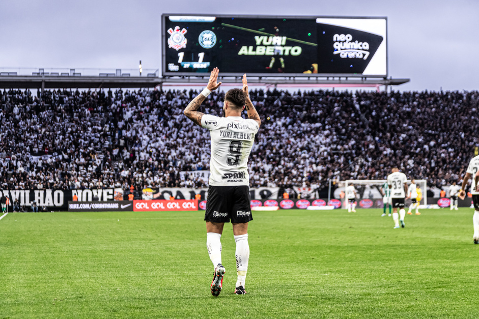 Yuri Alberto comemora gol contra o Coritiba na Neo Qumica Arena