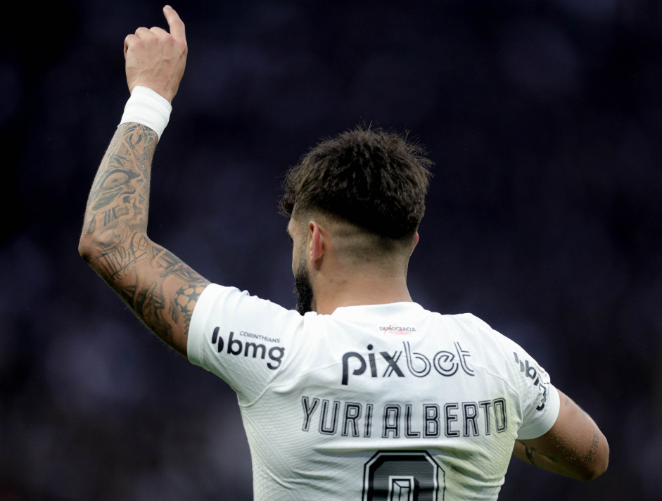 Yuri Alberto comemora gol anotado
