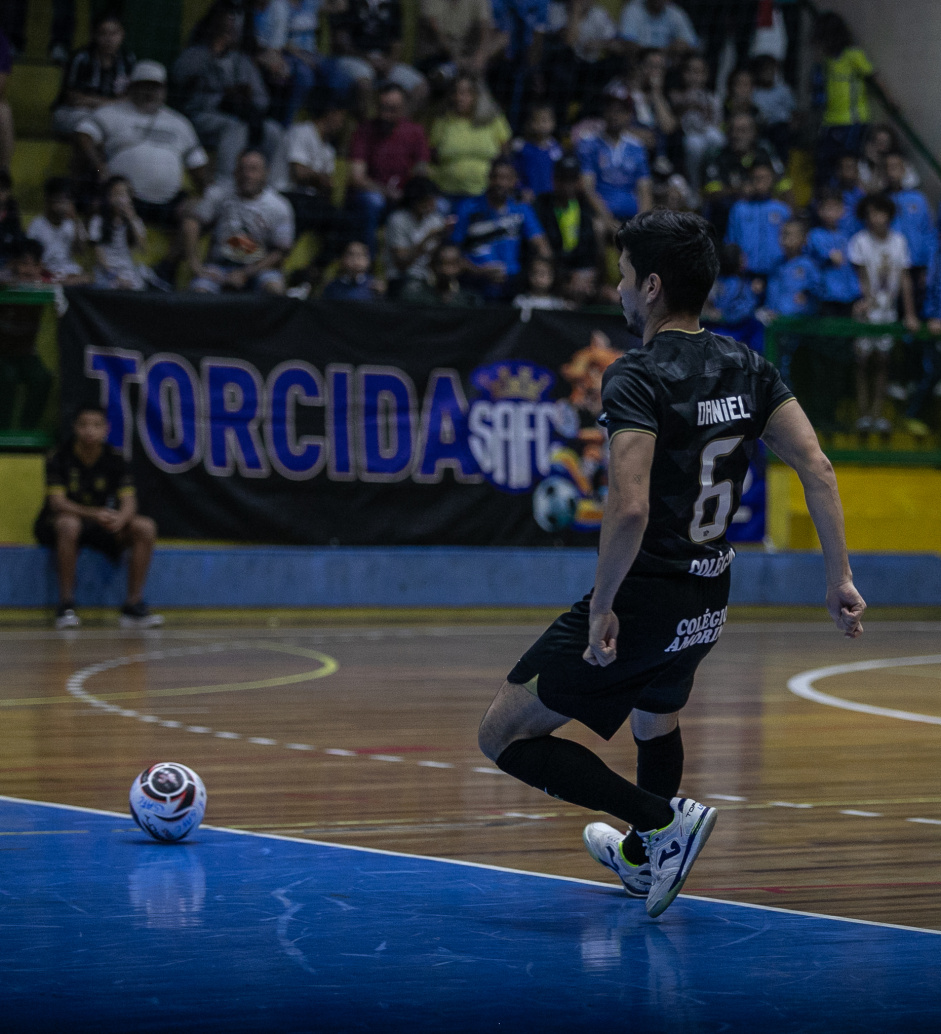 Daniel Japons em ao pelo Corinthians Futsal