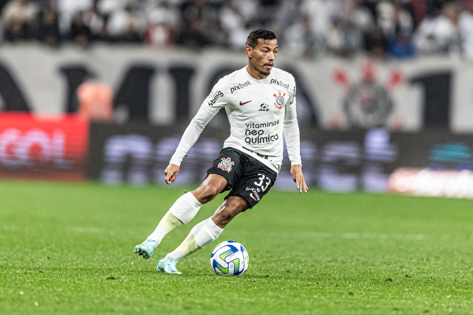 Ruan Oliveira no ataque do Corinthians contra o Gois, pelo Brasileiro