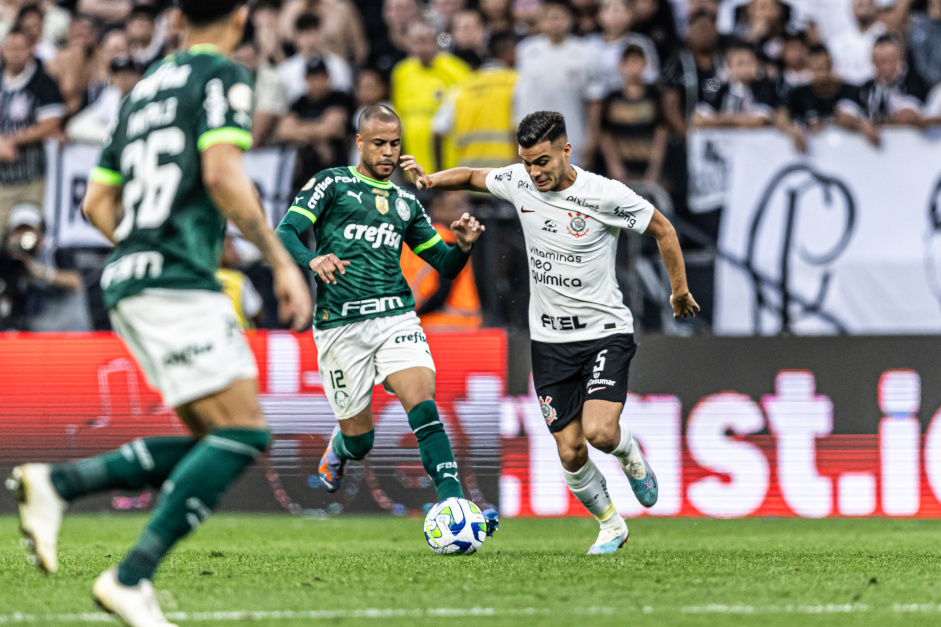 Fausto Vera no domnio da bola no duelo contra o Palmeiras