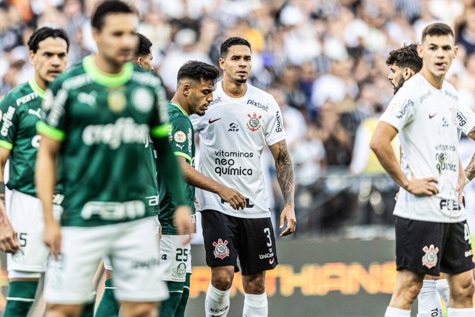 Lucas Verssimo e Gabriel Moscardo no duelo contra o Palmeiras