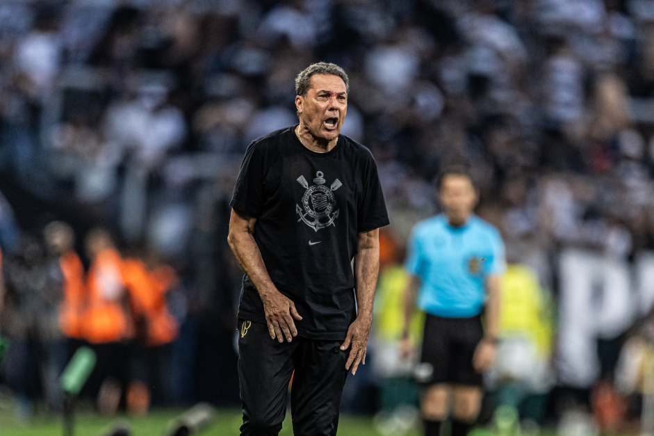 Luxemburgo comanda Corinthians no jogo contra o Palmeiras pelo Brasileiro