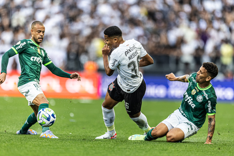 Wesley no jogo contra o Palmeiras pelo Campeonato Brasileiro