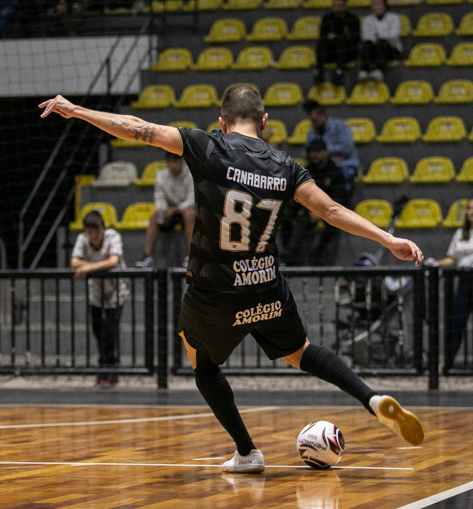 Canabarro na partida contra o Santo Andr pelo Paulista de Futsal no Ginsio Wlamir Marques