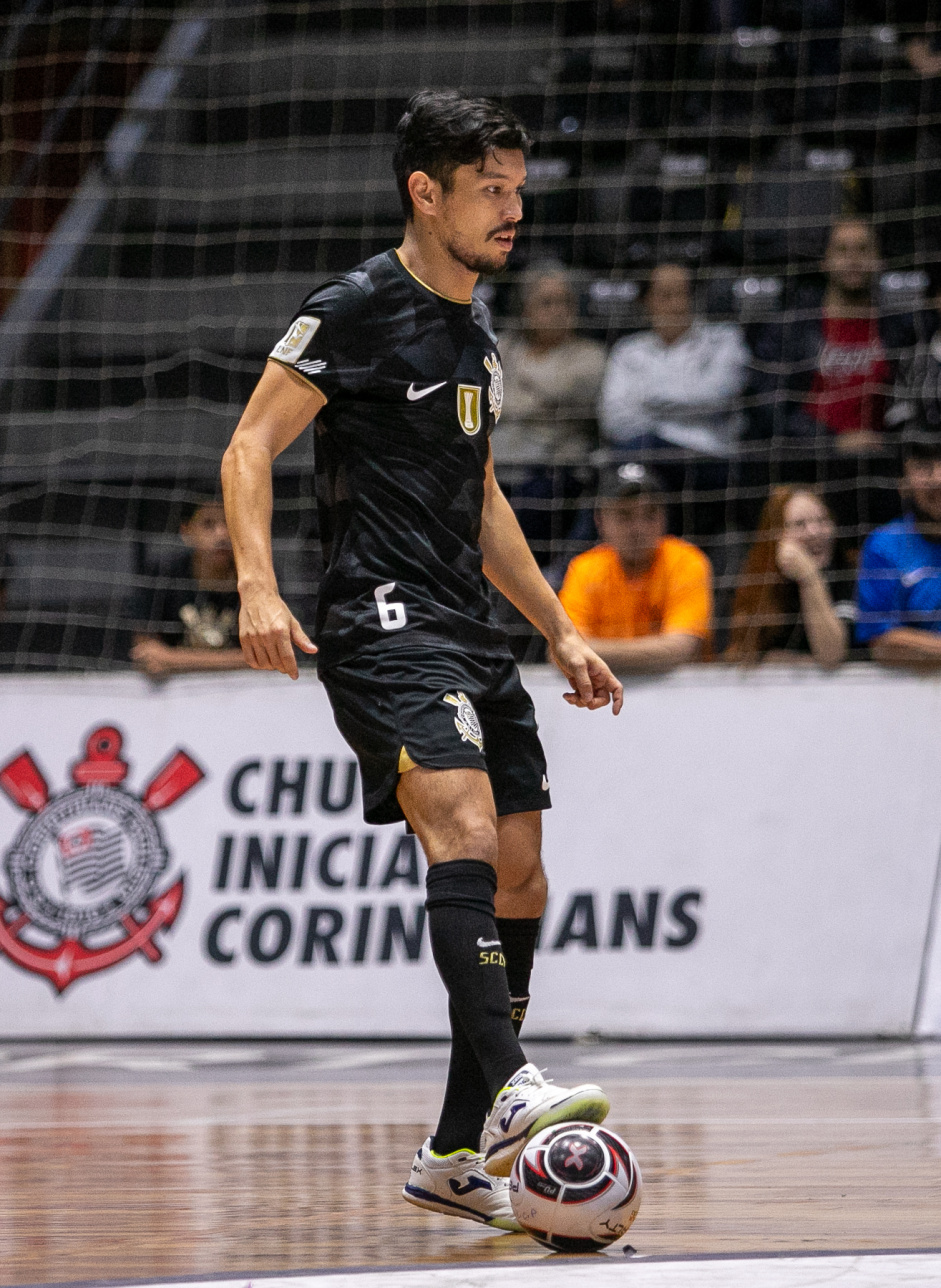 Daniel Japons no jogo contra o Santo Andr pelo Paulista de Futsal