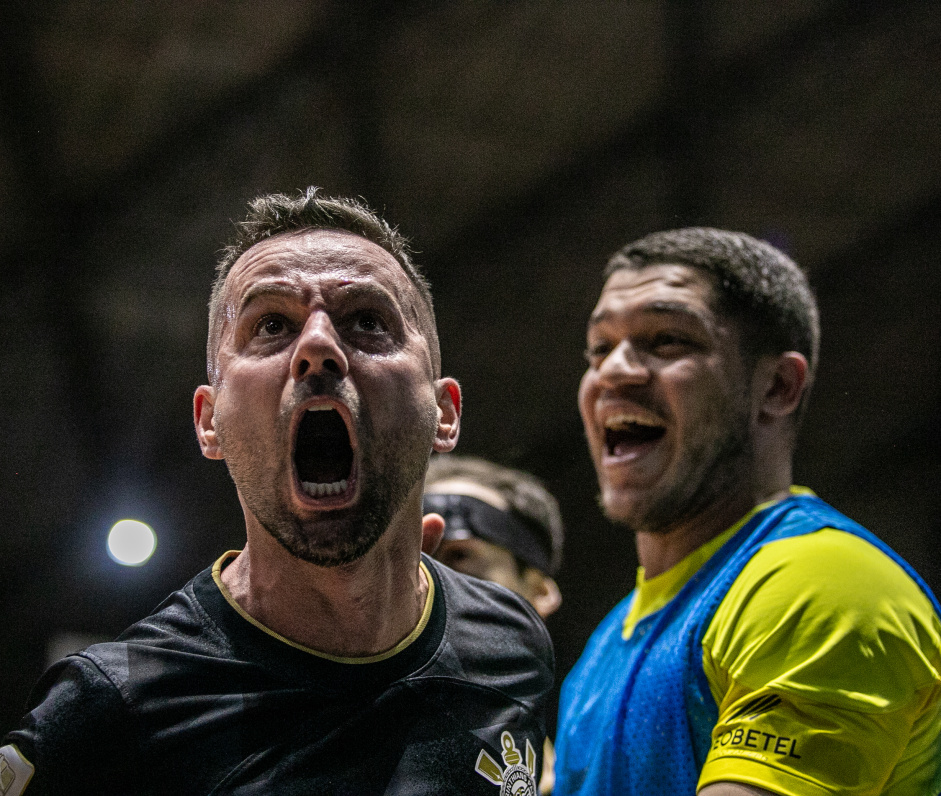 Deives comemora vitria contra o Paulista de Futsal na semifinal