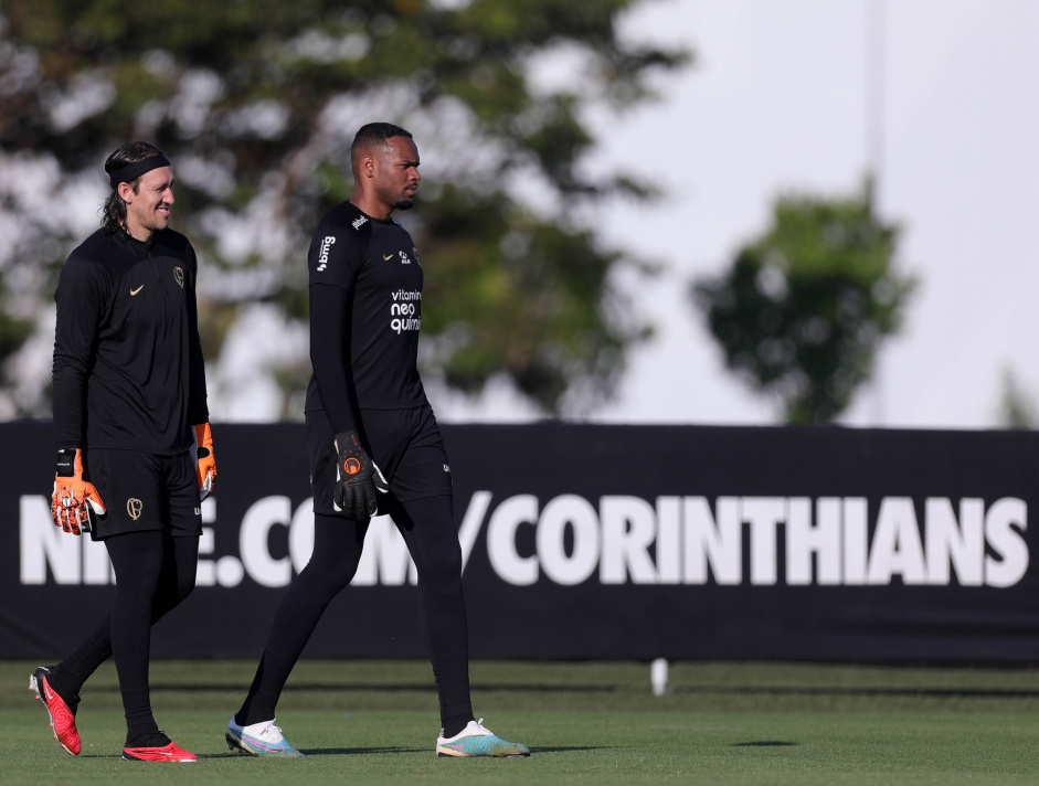 Cssio e Carlos Miguel durante treino do Corinthians no CT Joaquim Grava