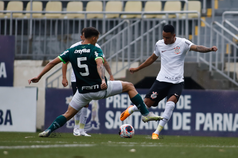 Artgur Sousa em ao contra o Palmeiras pelo Paulista Sub-20