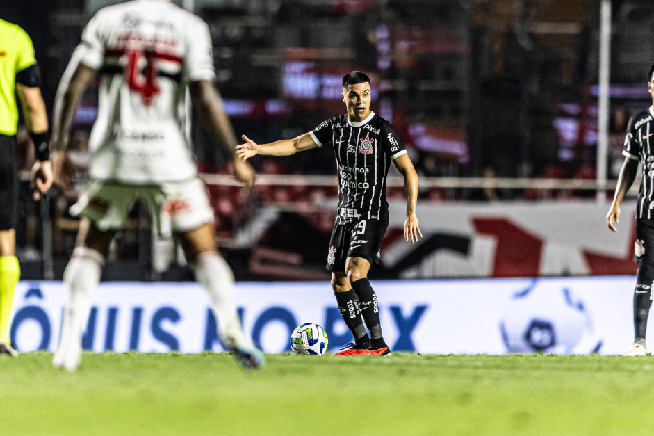 Roni em ao pelo Corinthians no jogo contra o So Paulo