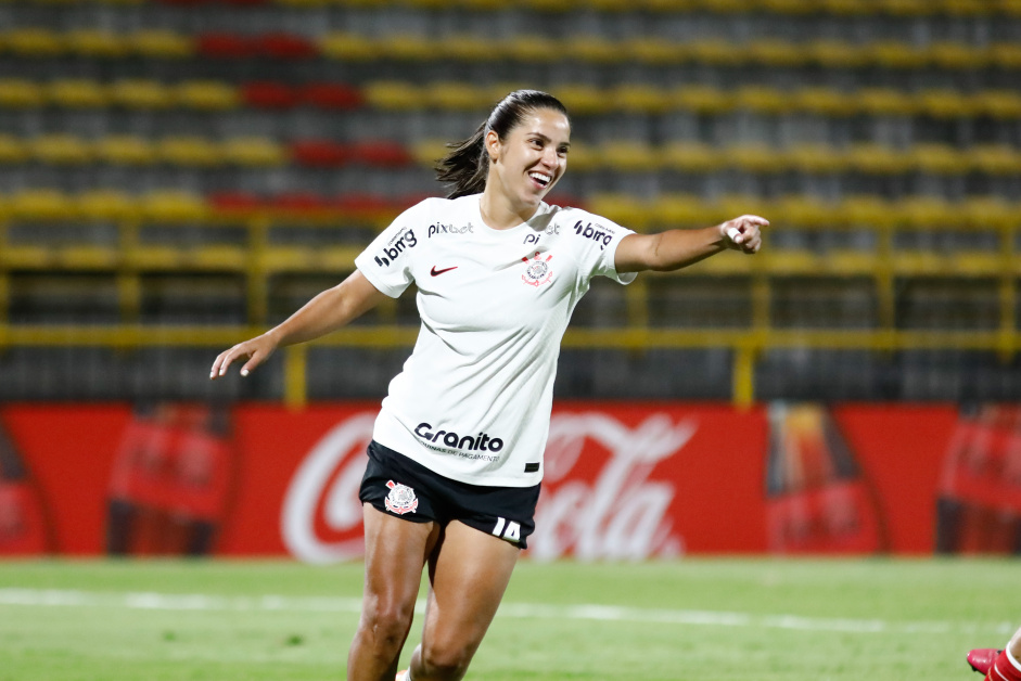 Millene comemorando gol marcado com a camisa do Corinthians