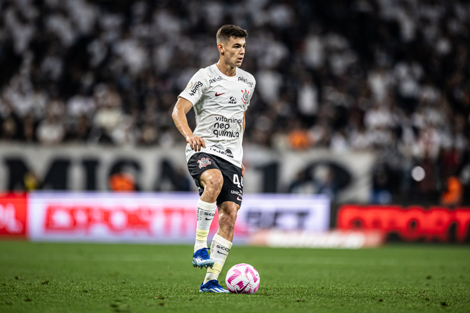 Gabriel Moscardo em ao durante jogo do Corinthians