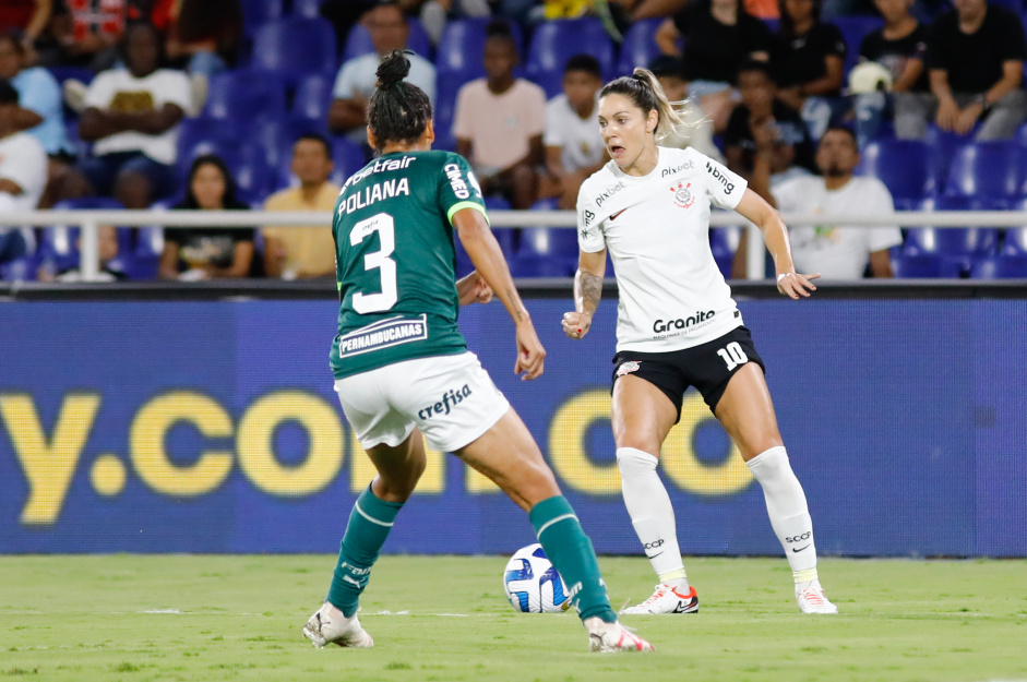 O Corinthians volta a enfrentar o Palmeiras, pela semifinal do Paulista Feminino, neste domingo