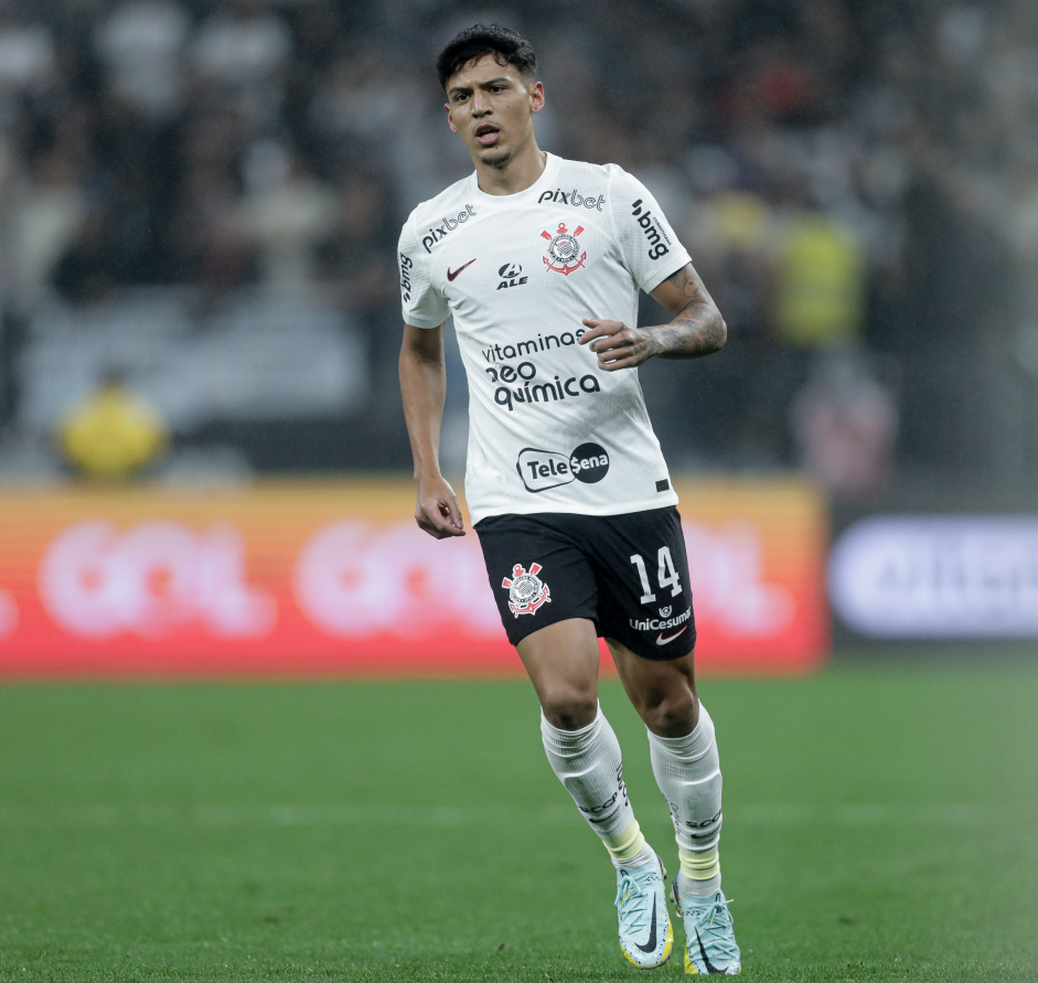 Caetano entrou no segundo tempo do jogo entre Corinthians e Athletico-PR