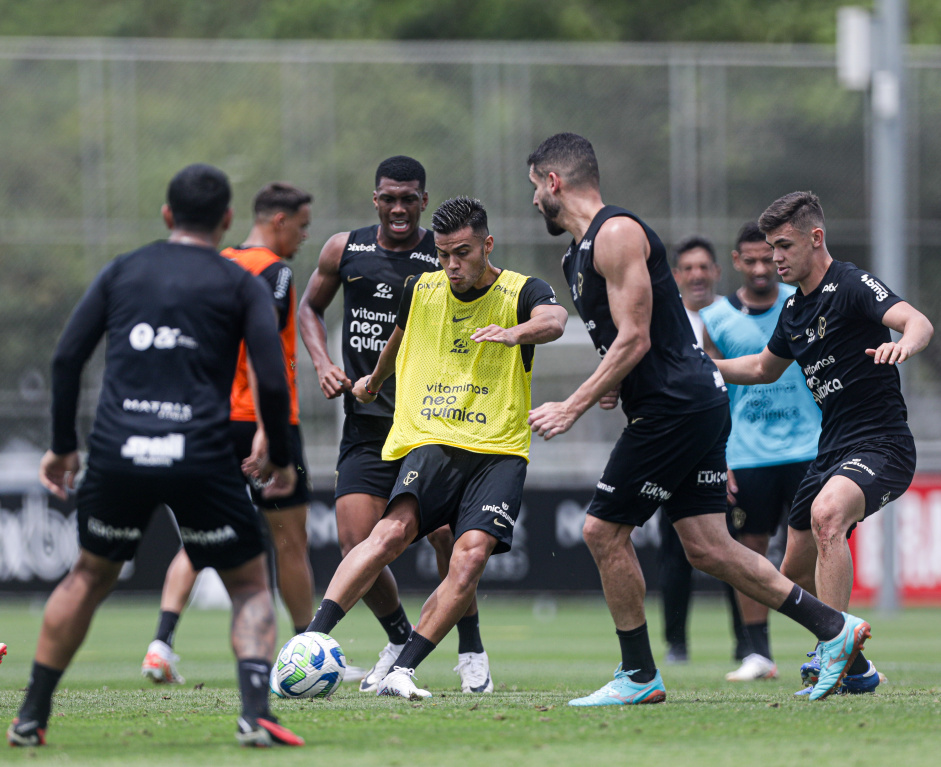Jogadores do Corinthians durante treinamento no CT