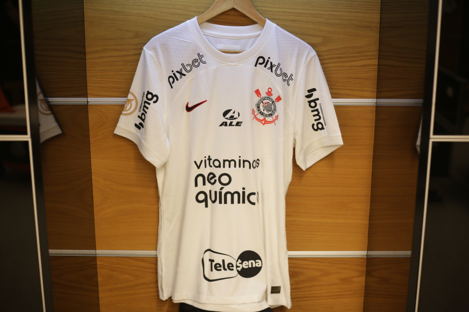 Ao todo, 13 marcas estampam seus logos na camisa do Corinthians