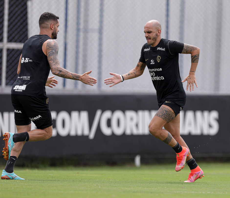 Fbio Santos e Renato Augusto durante atividade no CT