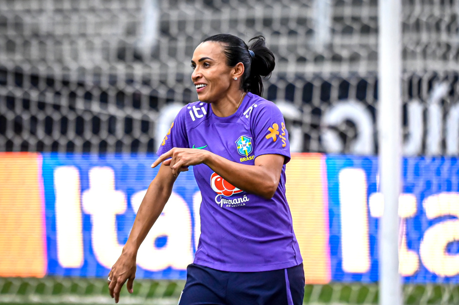 Corinthians inicia conversas para contratar Marta em 2025