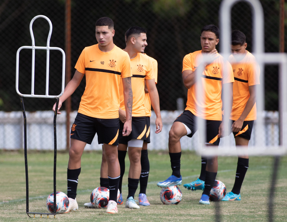 William, Leo Mana, Larcio e Guilherme Henrique no treino do Corinthians sub-20