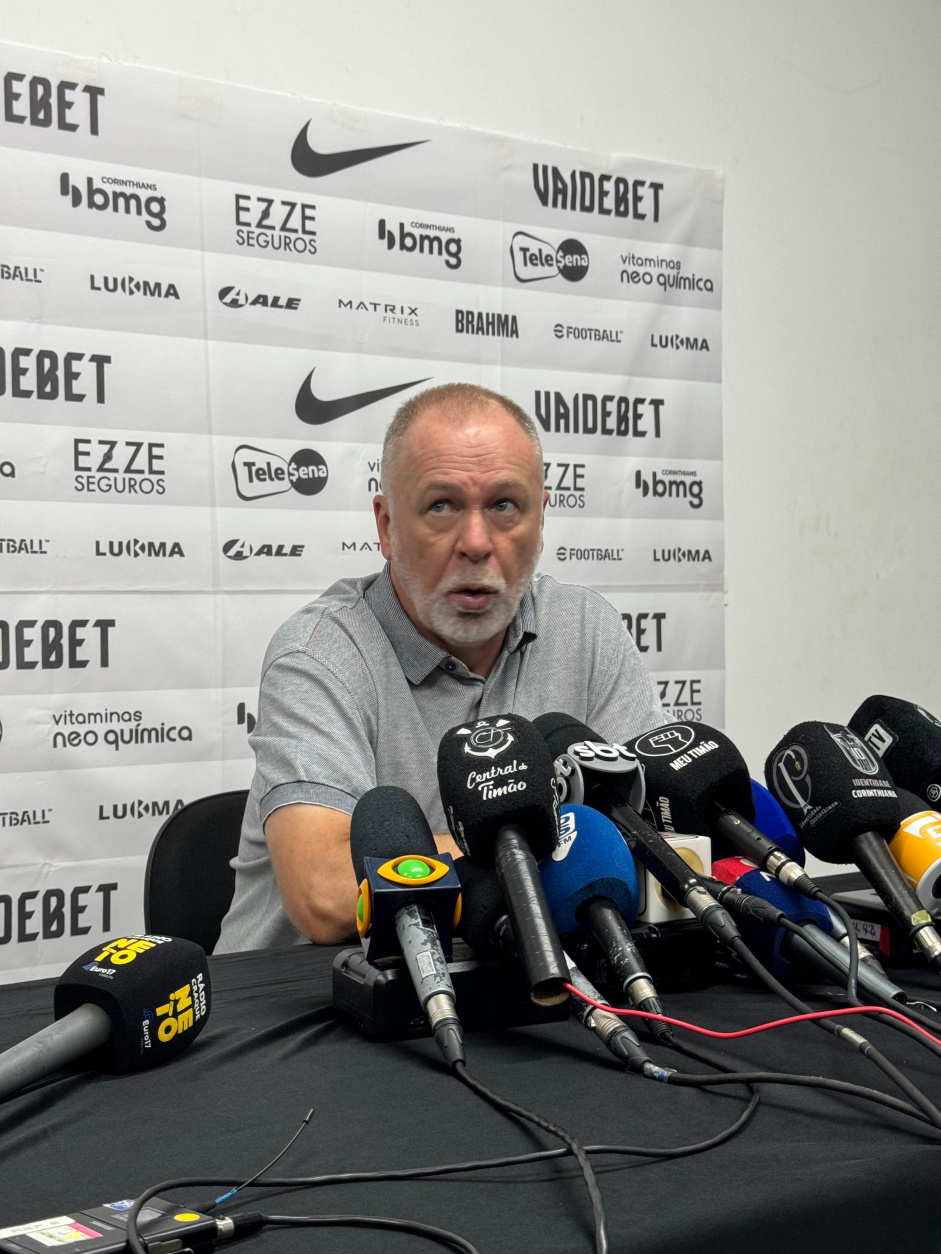 Mano Menezes respondendo as perguntas da derrota do Corinthians para o So Bernardo