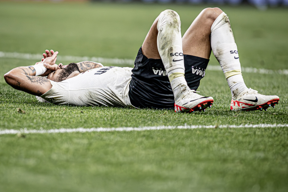 Yuri Alberto se lamentando durante jogo do Corinthians contra o So Paulo