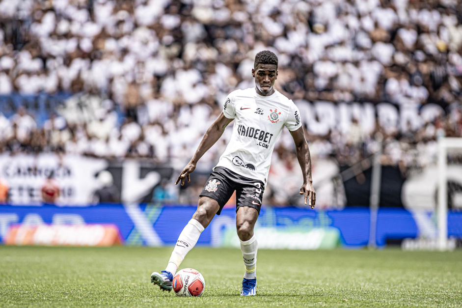 Félix Torres deve ser titular para o confronto do Corinthians contra a Portuguesa