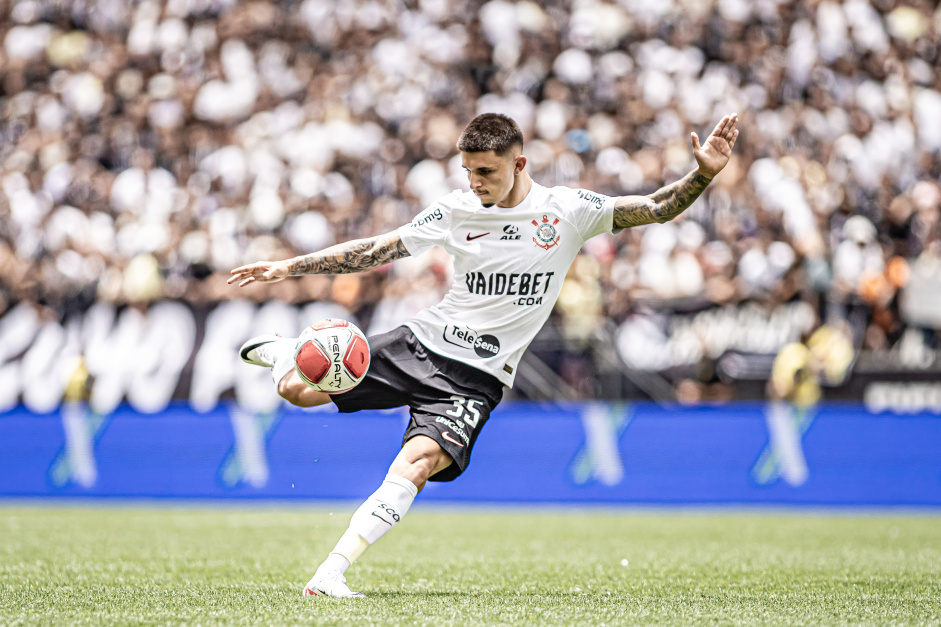 Lo Mana entrou no segundo tempo do jogo entre Corinthians e Novorizontino