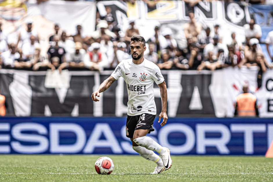 Raniele com a bola no jogo entre Corinthians e Novorizontino