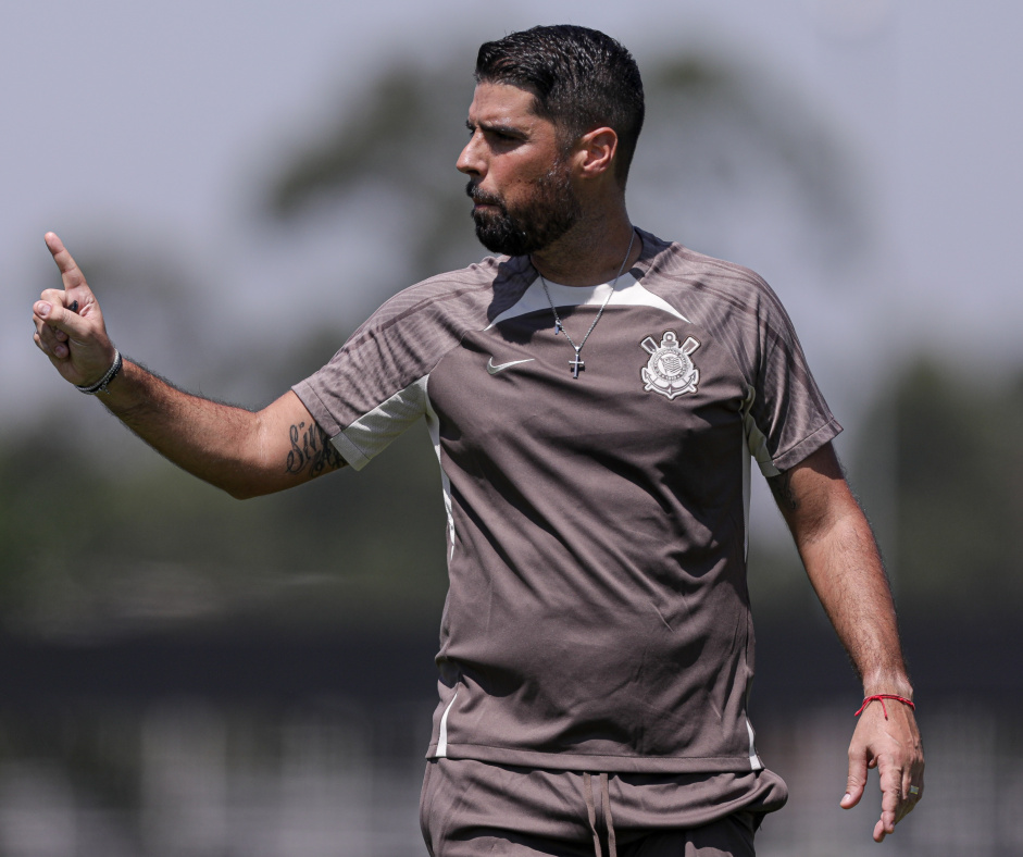 António Oliveira será o quinta técnico português da história do Corinthians