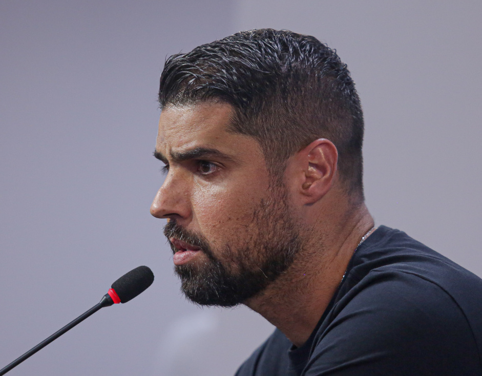 Antnio Oliveira foi apresentado no Corinthians