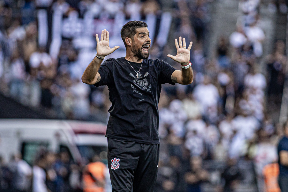 Antnio Oliveira disse o que o Corinthians precisa para evoluir