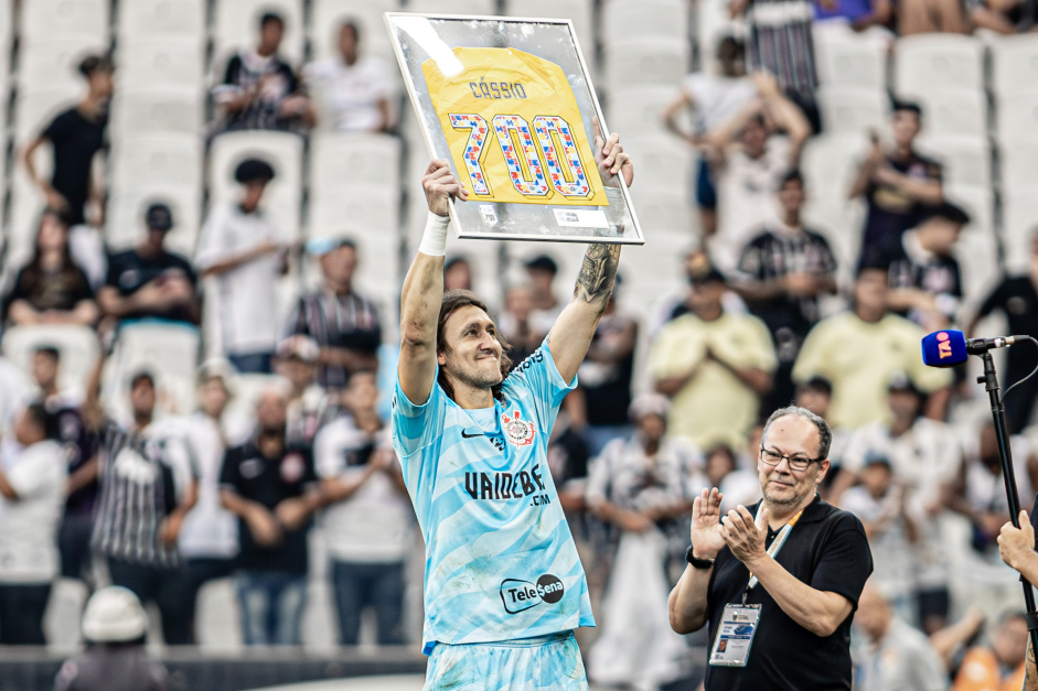 Cssio celebrou a marca histrica de 700 jogos pelo Corinthians