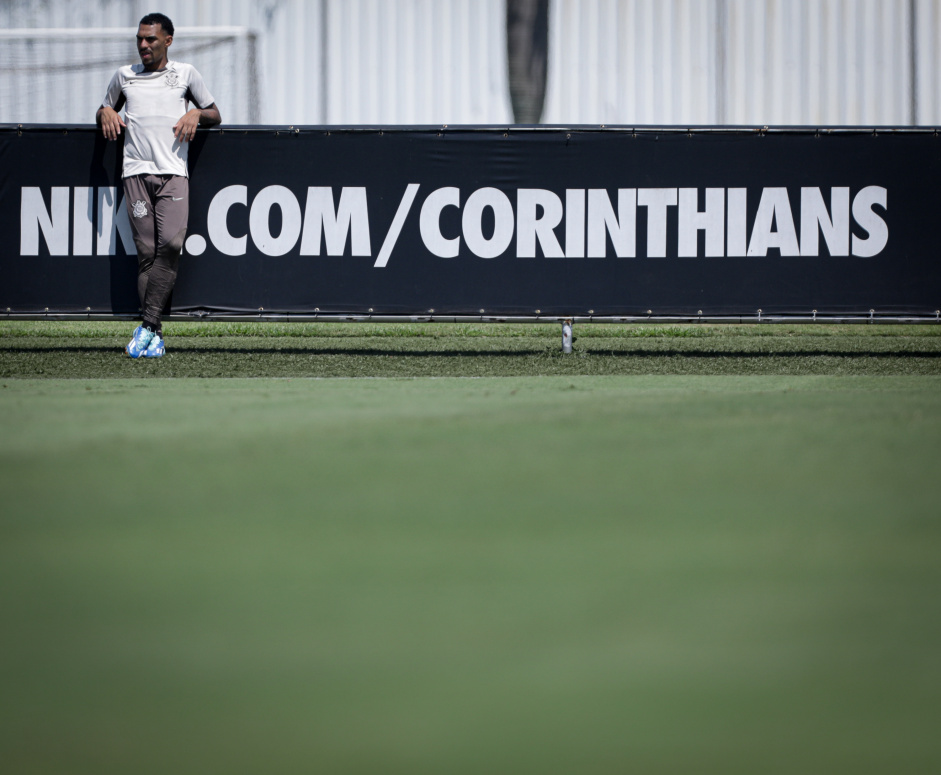 Matheus Frana durante treino do Corinthians no CT